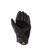 Alpinestars Mustang V3 Lederhandschuhe, Dunkelbraun und Schwarz, Handflächenansicht, verstärkte Lederkonstruktion, kurze Manschette mit Klettverschluss und kleiner bestickter Aufnäher, urbane Motorradausrüstung