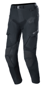 Alpinestars Boulder 3L GORE-TEX Hose, Adventure-Motorradhose, Schwarz, technisches Textildesign mit Magnetschnallen-Verschluss an der Taille, verstärkte Kniepartien mit strukturierten Einsätzen, mehrere Reißverschluss- und Cargotaschen, vorgeformte ergonomische Passform