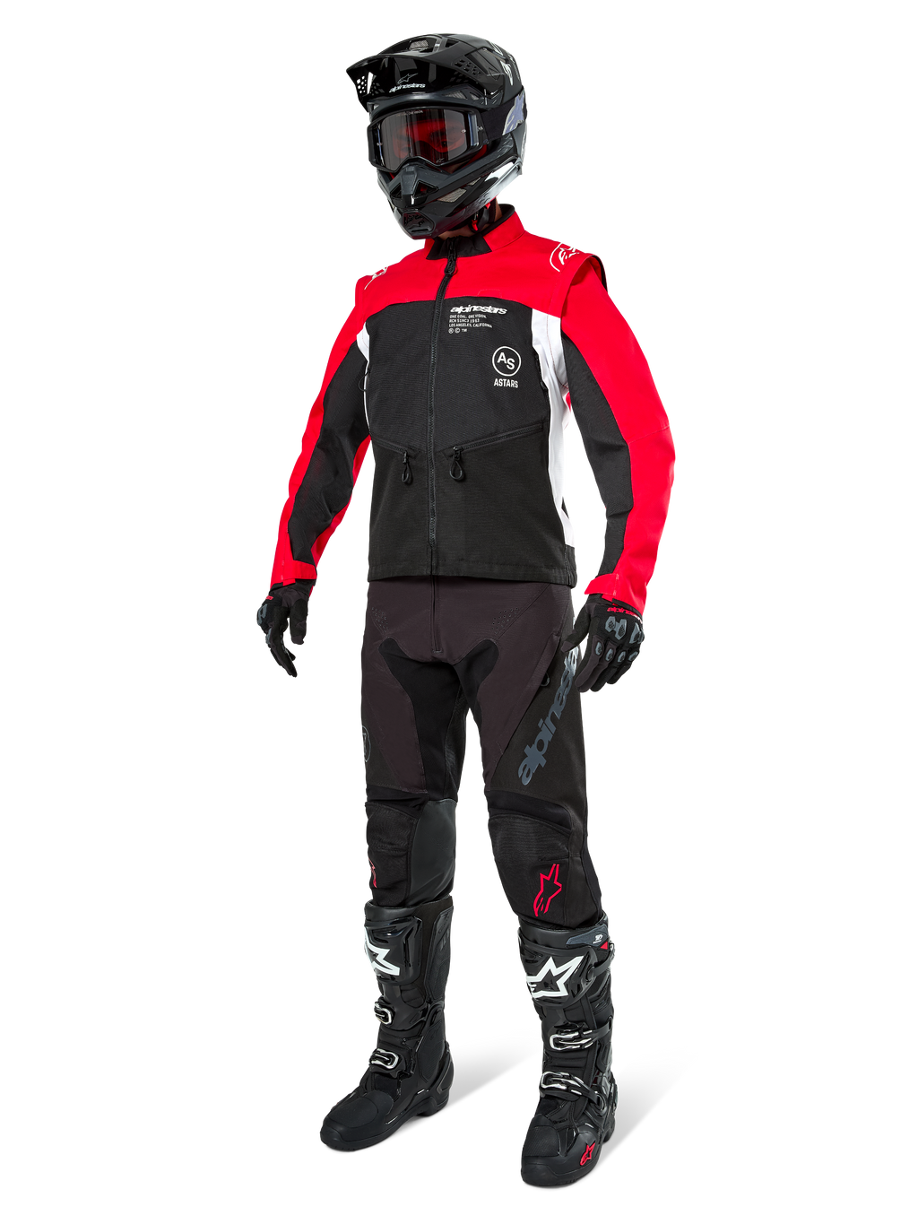 Alpinestars Pro-Dura Jacke, Offroad-Motorradjacke, Schwarz, Hellrot und Weiß, getragen mit kompletter Rennausrüstung inklusive schwarzem Helm mit roter Schutzbrille, schwarzer Hose und schwarz-weißen Stiefeln, strapazierfähiges Textil-Outfit für Enduro- und Trailfahrten
