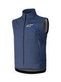 Alpinestars Techstar Softshell-Weste, Dunkelblau, ärmellose Motorradjacke, hoher Kragen mit Frontreißverschluss, weißes ASTARS-Logo und blaues Branding, technisches Softshell-Gewebe für Offroad-Fahrten