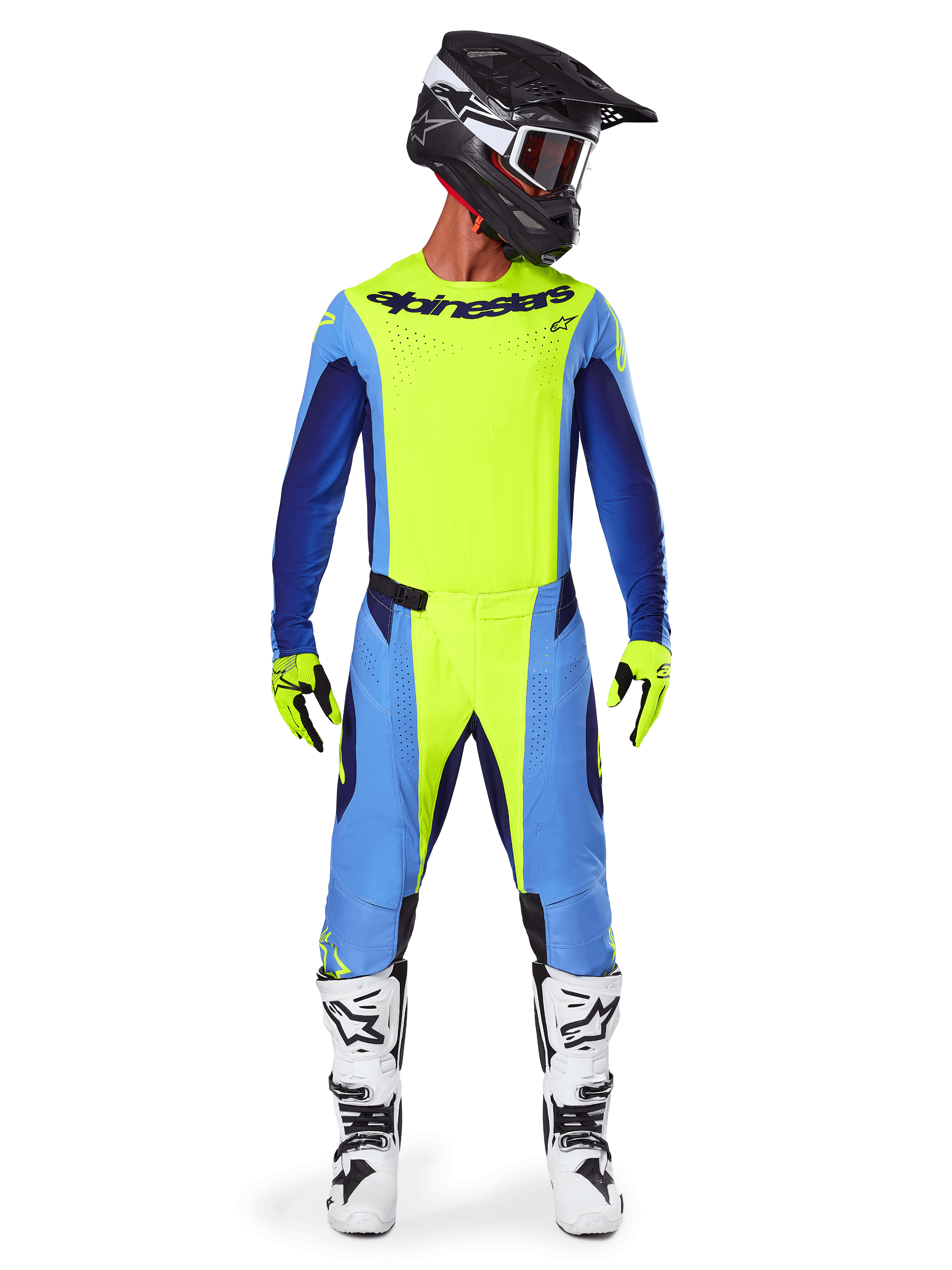 Motocross-Fahrer im Alpinestars 2025 Techstar Melt Gear Set, Trikot in Leuchtgelb mit blauen und marineblauen Ärmeln, passende gelbe und blaue Hose, schwarz-weißer Helm mit Brille, weiß-schwarze Stiefel, gelb-schwarze Handschuhe, koordiniertes Outfit für den Offroad-Rennsport