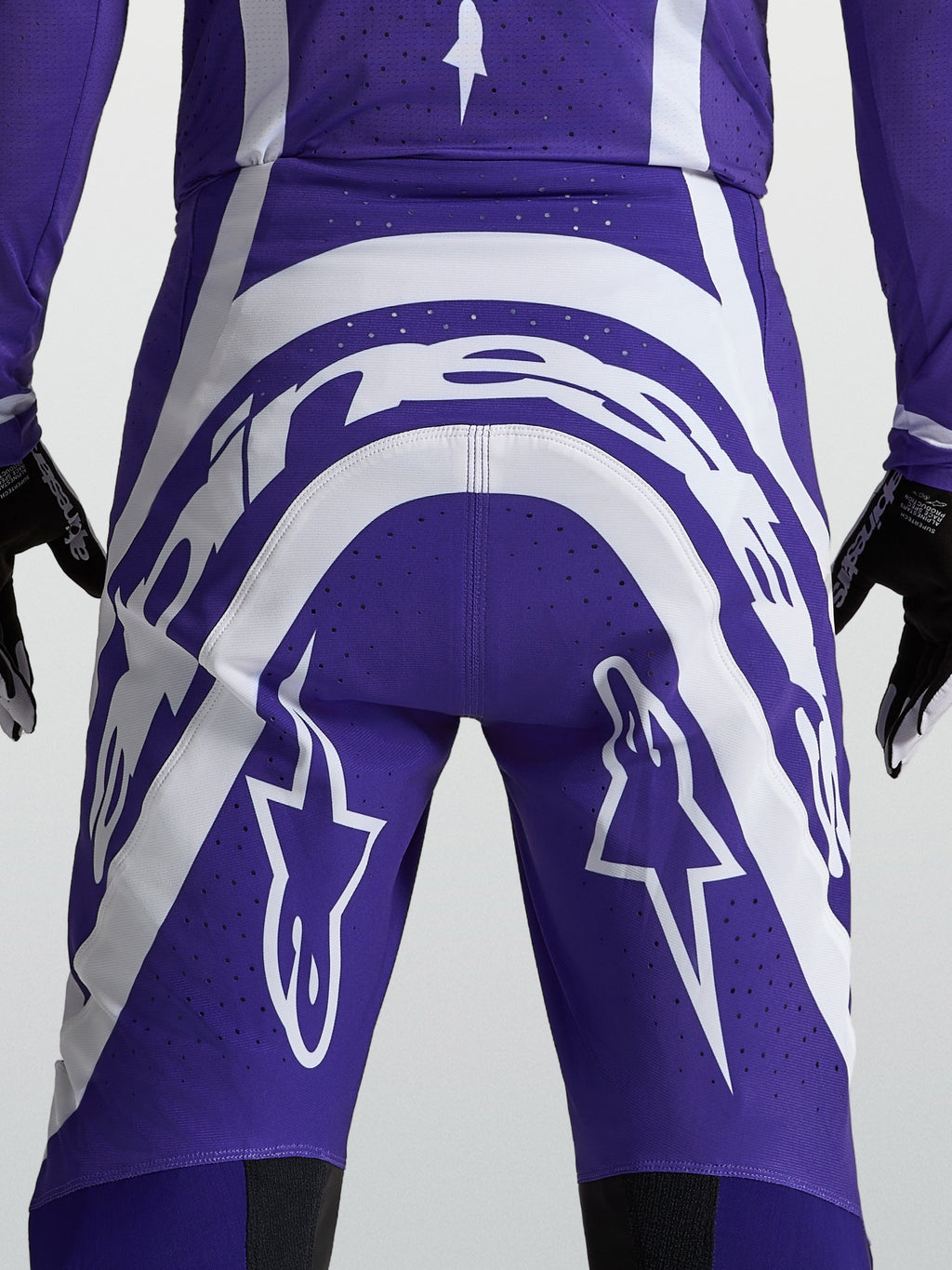 Alpinestars Supertech Vesta Hose, Motocross-Rennsport, Herren, Dunkelblau und Weiß, Rückansicht mit Logo und Perforationen.