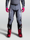Alpinestars Racer Amber Hose, Motocross-Hose für Herren, Grau und Schwarz, strapazierfähiges 600D-Polygewebe mit Stretch-Einsätzen und vorgekrümmter Beinkonstruktion für Offroad-Racing.