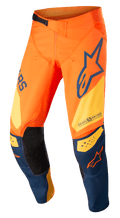 Alpinestars Techstar Factory Hose, Motocross-Hose, Orange und Dunkelblau mit warmem Gelb, auffälliges Branding, 3D Babel Kniekonstruktion mit schwarzen Leder-Innenbesätzen und verstellbares Ratschensystem am Bund für Offroad-Rennsport.