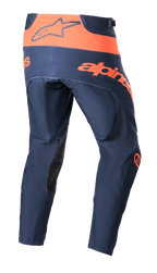 Alpinestars 2023 Techstar Arch Hose, Motocross-Hose, Night Navy und Hot Orange, Rückansicht mit orangefarbenem Bund und Alpinestars-Logo, großer orangefarbener Schriftzug am Gesäß, schwarze Verstärkungen an der Beininnenseite