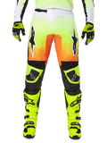 Alpinestars 2025 Fluid Wurx Hose, Motocross-Hose, Neongelb und Orange, schwarze und weiße Stern-Logos, schlankes Racing-Design mit schwarzen Kniebereichen, kombiniert mit passenden neongelben Stiefeln und Handschuhen
