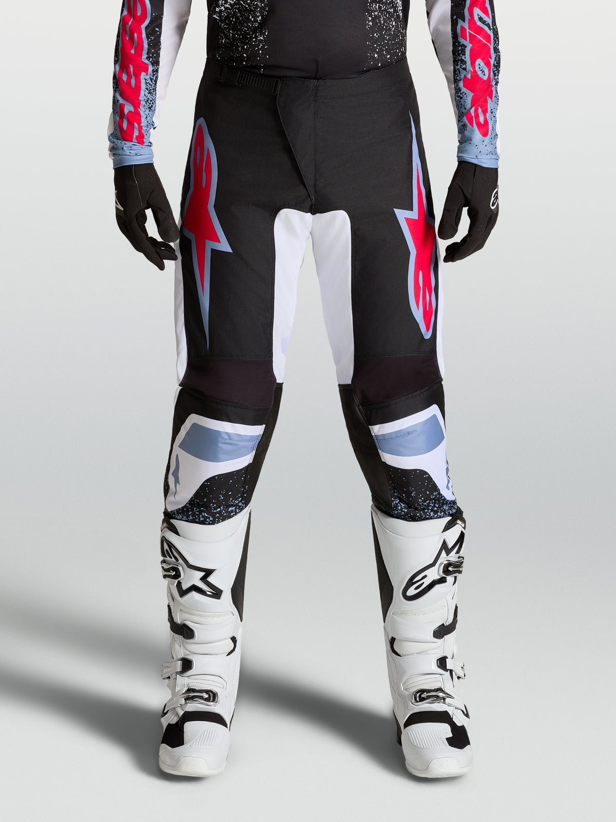 Alpinestars Fluid Drag Hose, Motocrosshose für Herren in Schwarz, Rot und Weiß, aus 600D Poly-Gewebe mit Stretcheinsätzen.