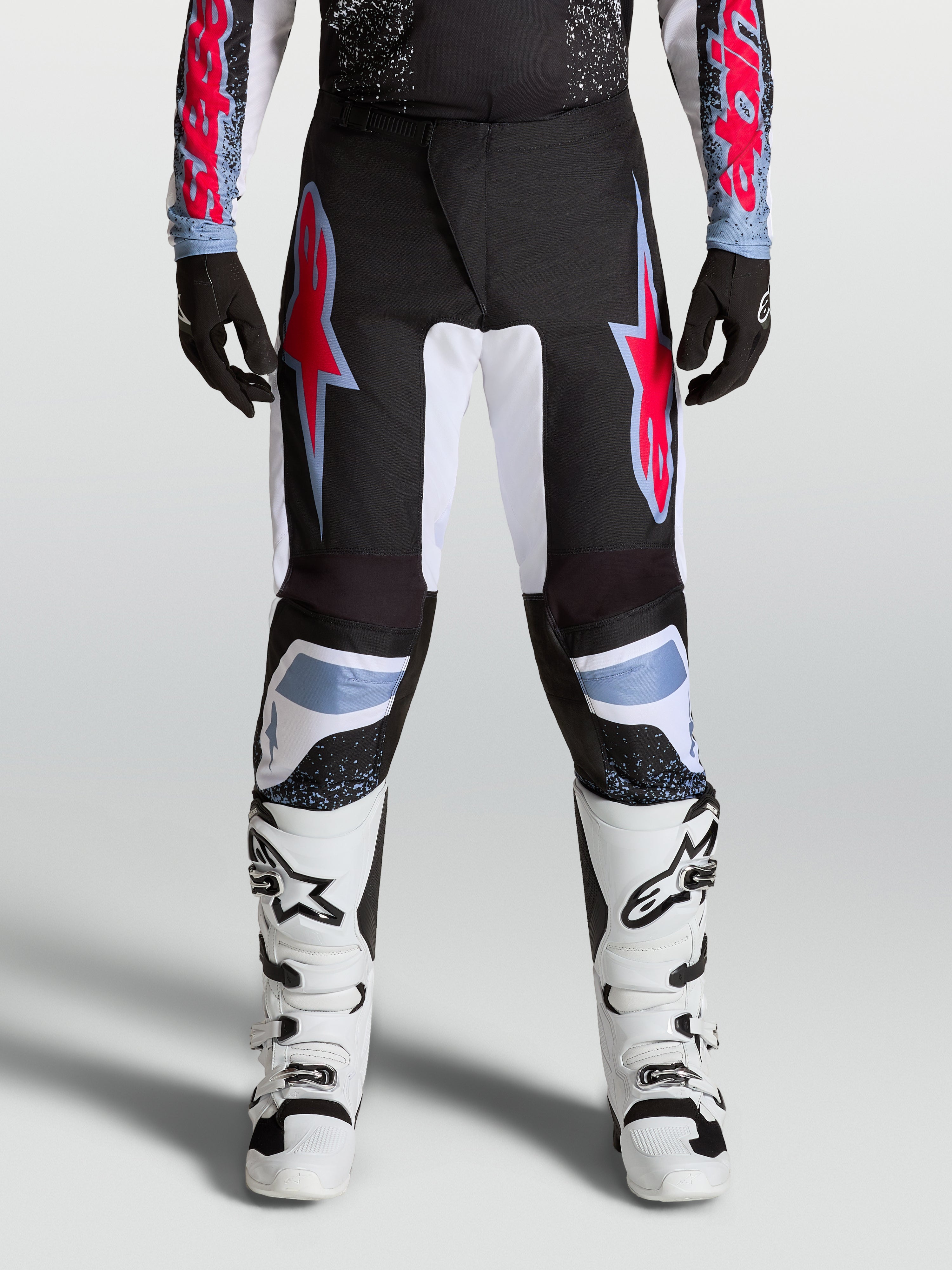 Alpinestars Fluid Drag Hose, Motocrosshose für Herren in Schwarz, Rot und Weiß, aus 600D Poly-Gewebe mit Stretcheinsätzen.