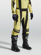Alpinestars Techstar Atrox Hose, Herren Motocross-Hose in Gelb und Schwarz mit strapazierfähigem 4-Wege-Stretch Ripstop-Gewebe.