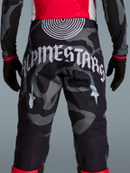 Limited Edition Techstar Beast Coast Hose, schwarz-graues Camo-Muster mit weißem Alpinestars-Logo, MX-Rennbekleidung.