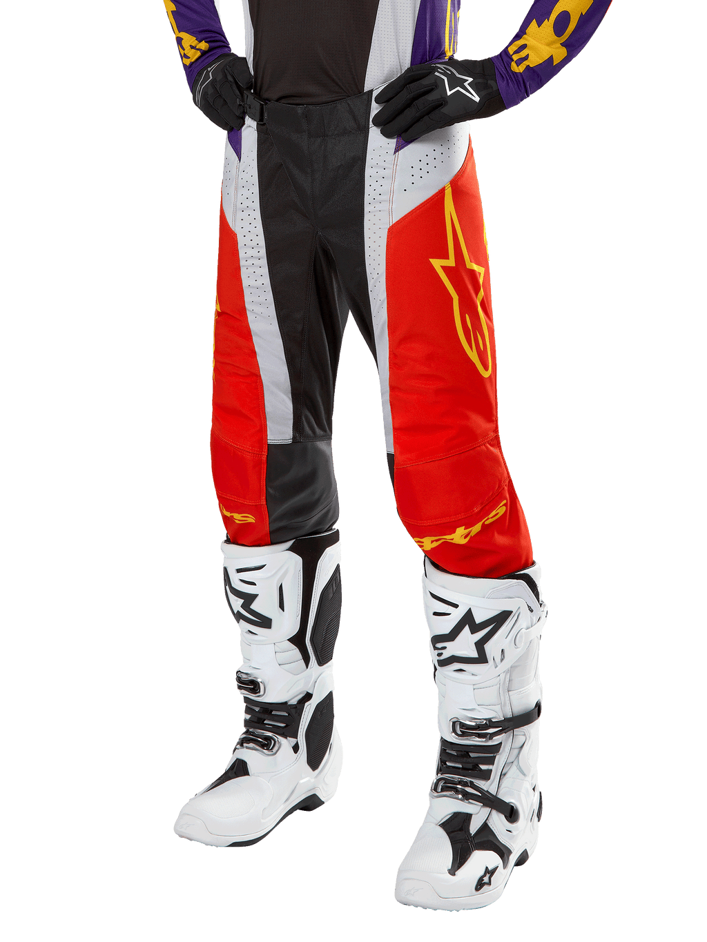 Alpinestars 2024 Techstar Ocuri Hose, Motocross-Hose, Hot Orange, Schwarz und Weiß mit gelber Sterngrafik, getragen mit lila Trikot und weißen Stiefeln, strapazierfähige Performance-Ausrüstung für den Offroad-Wettkampf
