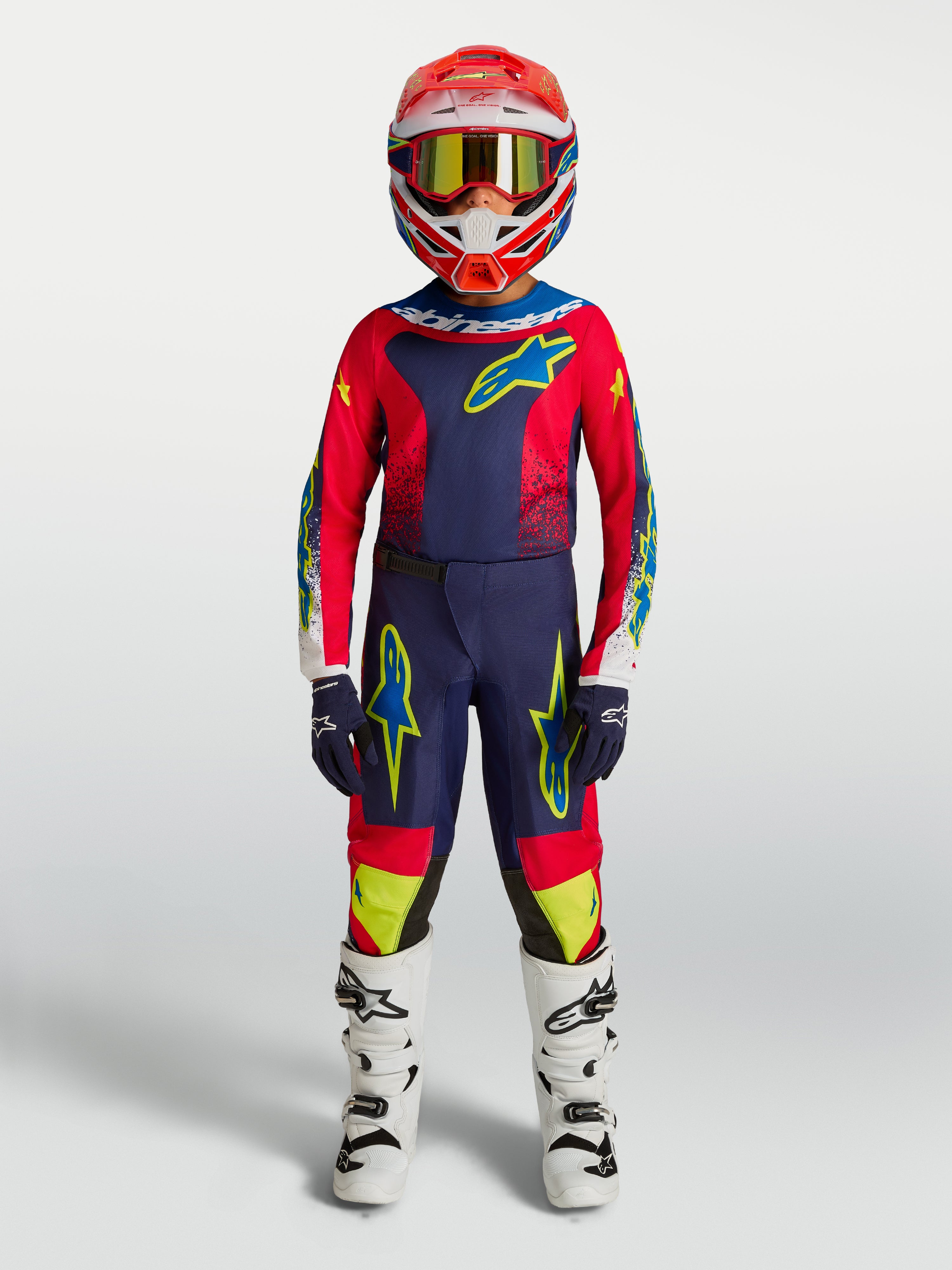 Alpinestars Jugend Fluid Drag Hose, Motocross-Hose in Navyblau und Feuerrot aus 600D-Polygewebe, am Model gezeigt.