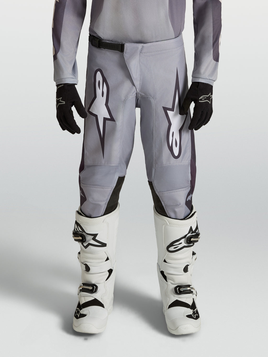 Alpinestars Fluid Jugend-Hose Amber, Motocross-Hose für junge Offroad-Fahrer, Grau und Schwarz, aus robustem 600D-Polygewebe.