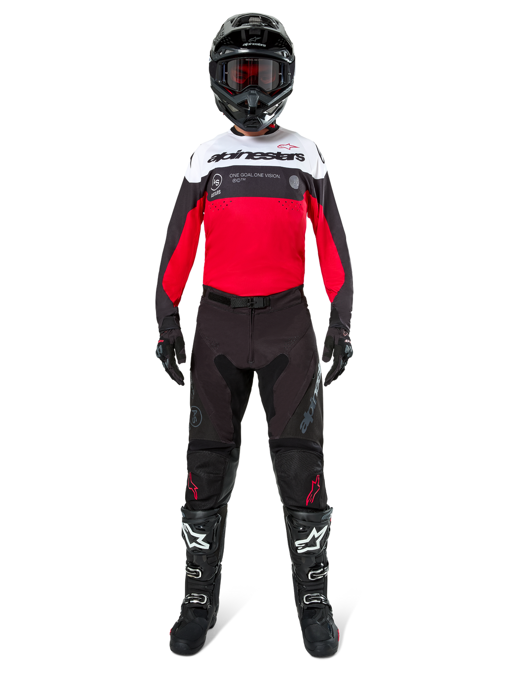 Motocross-Fahrer im Alpinestars Pro-Dura Trikot in Schwarz, Bright Red und Weiß, kombiniert mit schwarzer Hose, schwarzen Stiefeln und einem schwarzen Helm, komplette Offroad-Rennausrüstung.