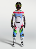 Alpinestars 2027 Supertech Dyna Trikot und Ausrüstungsset für Herren in Weiß und Neongrün, athletische Passform am Model.