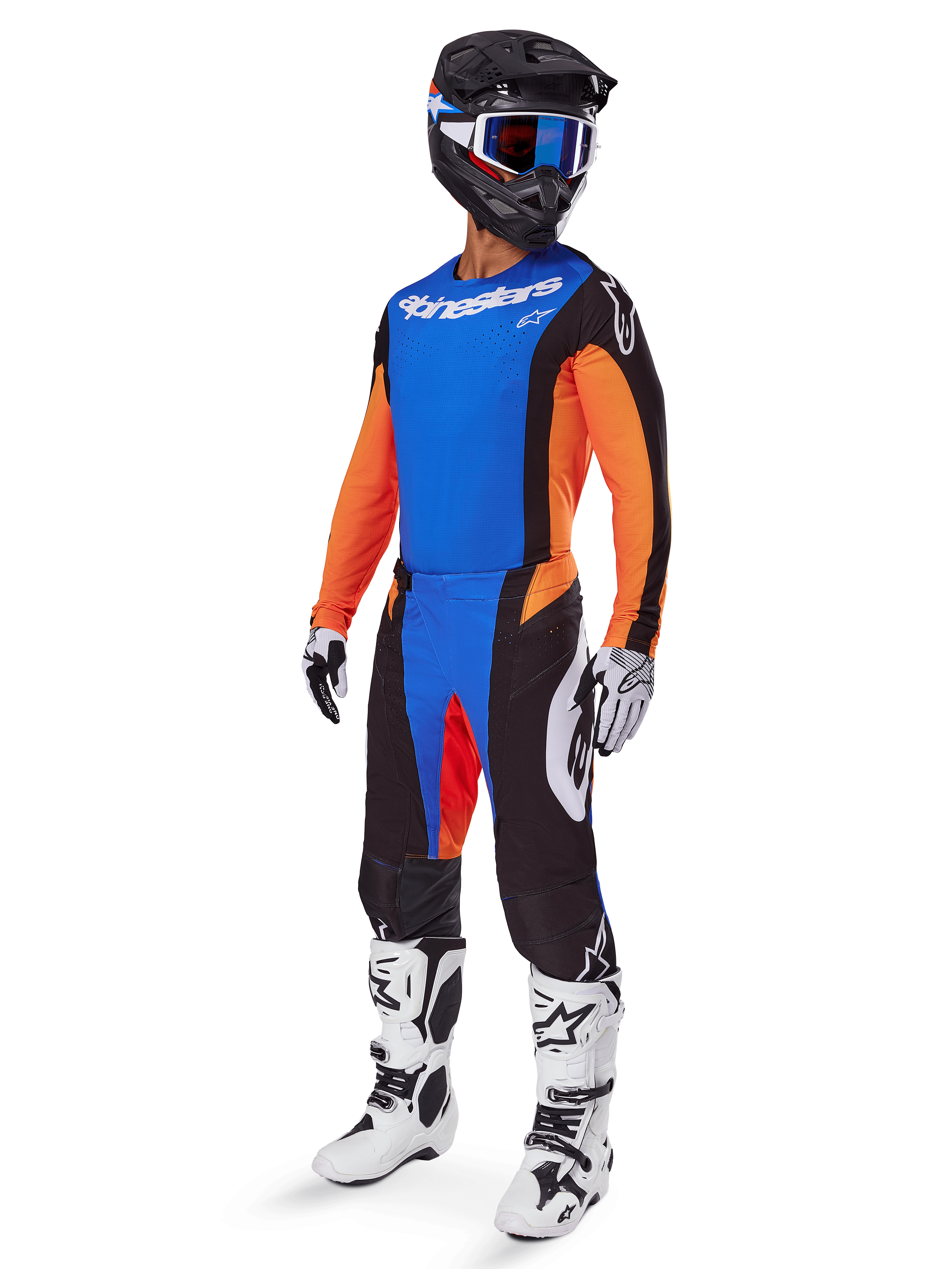2025 Techstar Melt Gear Set, komplettes Motocross-Outfit, blaues Trikot mit orangefarbenen Ärmeln, schwarze Hose mit blauen und roten Akzenten, schwarzer Helm mit weißen und blauen Details, weiße Handschuhe und Stiefel mit schwarzen Mustern, schützende Rennausrüstung