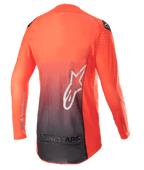Alpinestars 2023 Supertech Risen Trikot, Motocross-Trikot, Hot Orange und Schwarz, Rückansicht mit einem Farbverlauf von Orange nach Schwarz, großem weißen Stern-Logo auf dem Rücken und atmungsaktivem Mesh-Gewebe für Offroad-Performance.