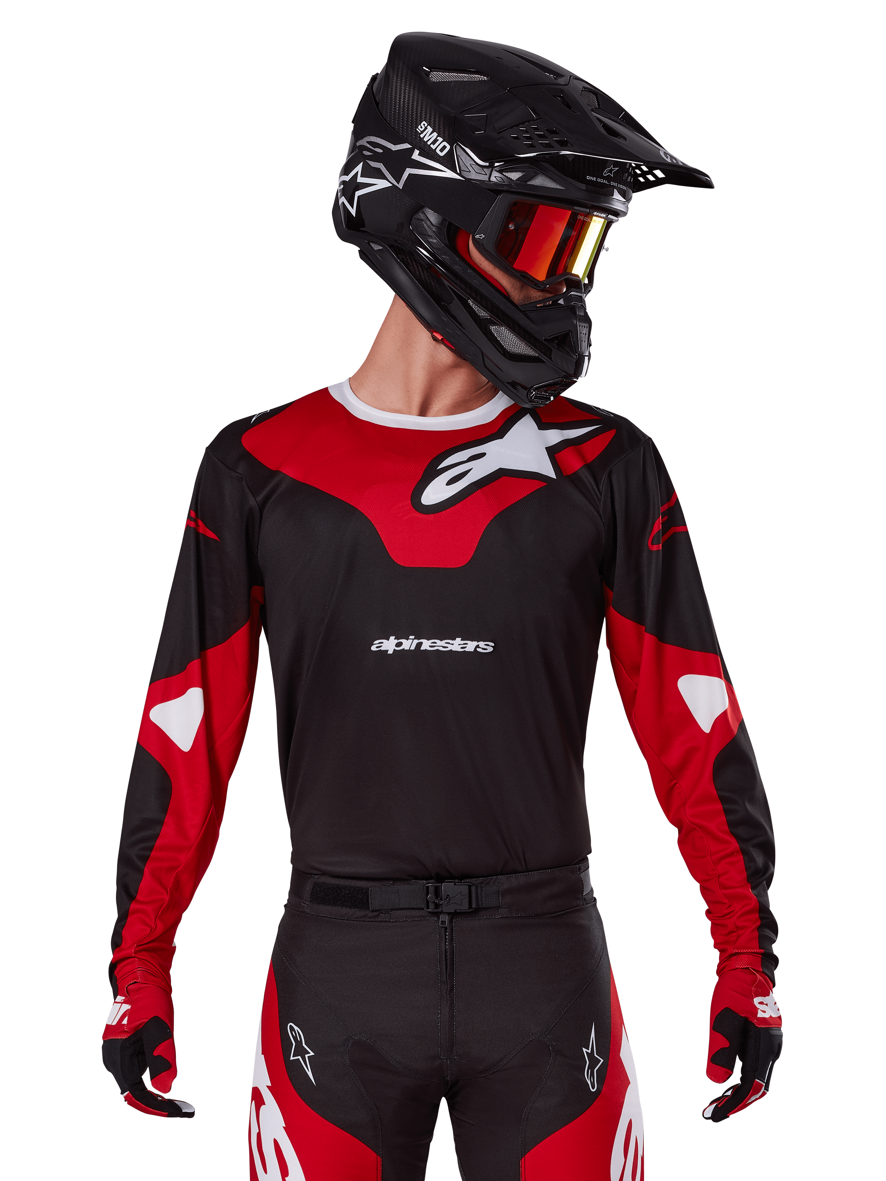 Alpinestars 2025 Racer Veil Jersey, Motocross-Trikot, Schwarz und leuchtendes Rot, kombiniert mit passender Hose, schwarzem Helm und roter Brille, markante weiße Logos und schnittiges Renn-Design, Performance-Ausrüstung für Offroad-Motocross