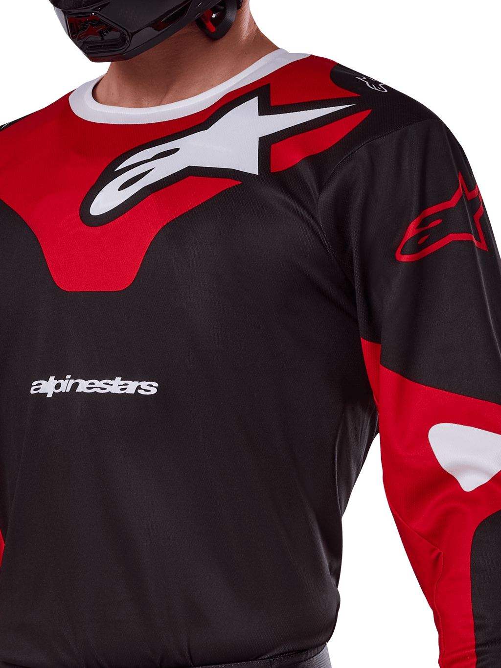 Alpinestars 2025 Racer Veil Trikot, Motocross-Trikot, Schwarz und leuchtendes Rot, Nahaufnahme mit großem weißen Astars-Logo auf rotem Brustpanel, weißer Markenschriftzug und technisches feuchtigkeitsableitendes Material.