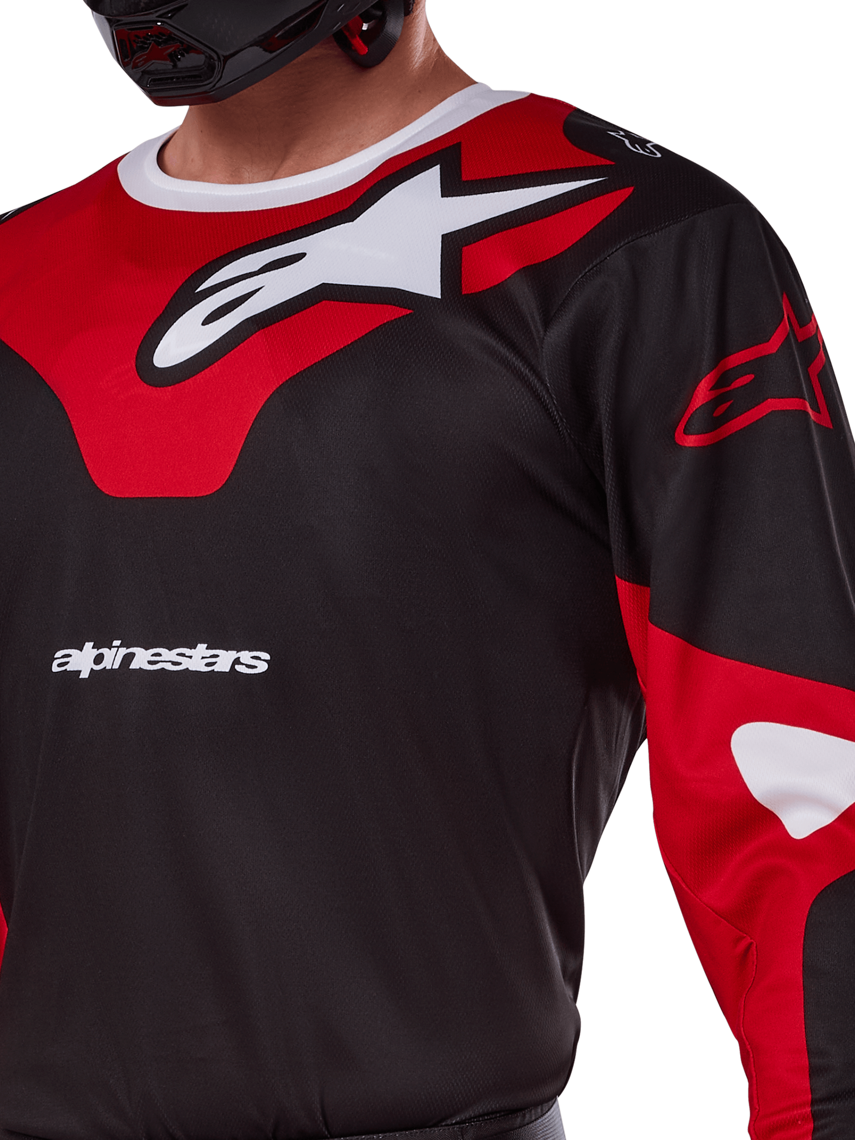 Alpinestars 2025 Racer Veil Trikot, Motocross-Trikot, Schwarz und leuchtendes Rot, Nahaufnahme mit großem weißen Astars-Logo auf rotem Brustpanel, weißer Markenschriftzug und technisches feuchtigkeitsableitendes Material.