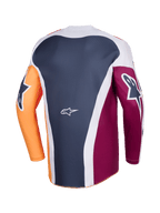 Alpinestars 2026 Racer Portl Trikot, Motocross-Trikot, Rot, Orange und Dunkelgrau, Rückansicht mit mehrteiliger Konstruktion, weißes Alpinestars-Logo auf dem unteren Rücken, auffällige grafische Logos auf den langen Ärmeln, Performance-Ausrüstung für Offroad-Rennen
