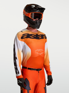Alpinestars Racer Amber Trikot, Herren-Motocross-Trikot, Orange und Weiß, leichtes Polygewebe mit ergonomischer Rennpassform.