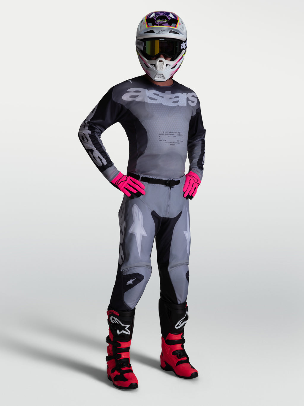 Alpinestars 2027 Racer Amber Trikot und Ausrüstungsset, Motocross-Outfit für Herren in Grau und Pink, sportliche Passform.
