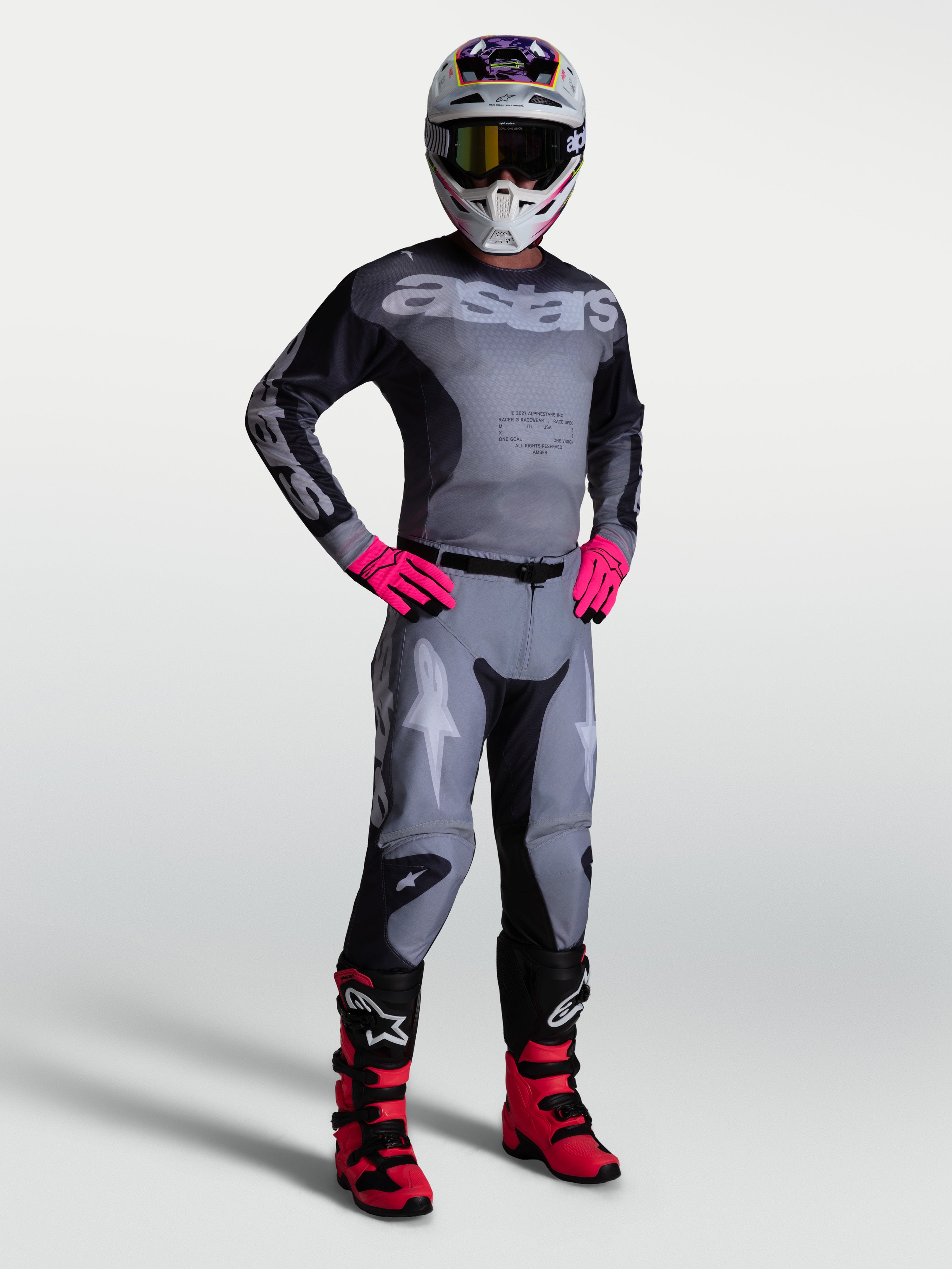 Alpinestars 2027 Racer Amber Trikot und Ausrüstungsset, Motocross-Outfit für Herren in Grau und Pink, sportliche Passform.