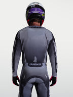 Alpinestars Racer Amber Trikot, Motocross-Trikot für Offroad-Fahrten, Rückansicht, Grau und Helllila, atmungsaktives Material