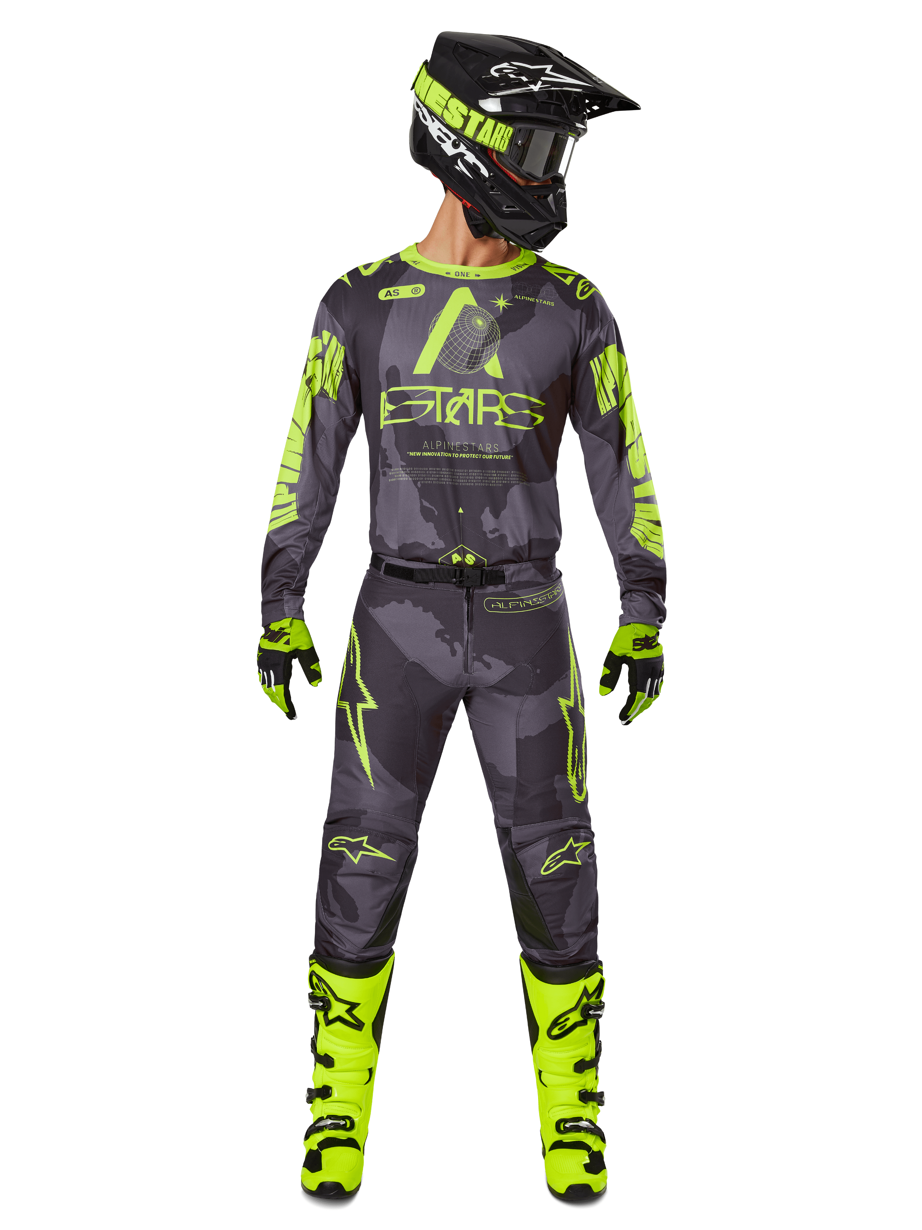 Alpinestars 2025 Racer Hollow Gear Set, Motocross-Ausrüstung in Dark Camo und Gelb Fluo, beinhaltet Langarmtrikot und passende Hose, schwarzer Helm mit Neon-Akzenten, leuchtend gelbe Stiefel und Handschuhe, koordinierte Performance-Ausrüstung für Offroad-Fahrten