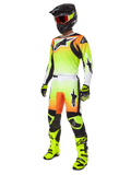 Alpinestars 2025 Fluid Wurx Gear Set, Motocross-Rennoutfit, Farbverlauf in Neongelb und Orange, Komplettset mit Jersey und Hose, schwarzer Helm mit orangefarbenen Goggles, neongelbe Stiefel und Handschuhe, athletisches Design für Offroad-Performance