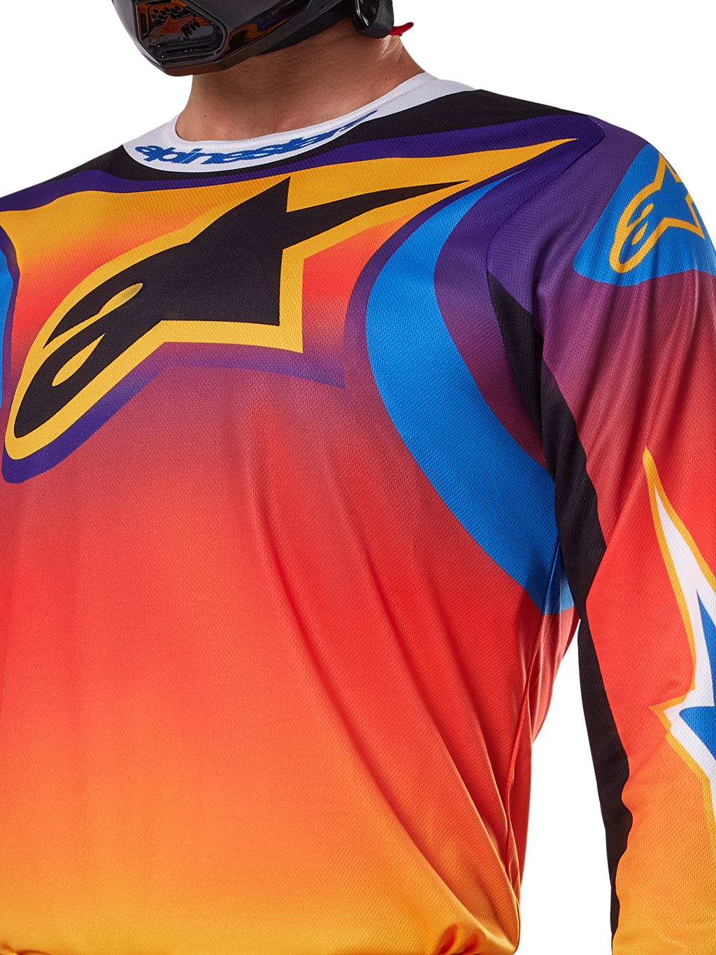 Alpinestars 2025 Fluid Wurx Trikot, mehrfarbiges Design in Weiß und Orange, langärmliges Motocross-Trikot, entspannte sportliche Passform, feuchtigkeitsableitendes Polygewebe für Offroad-Performance