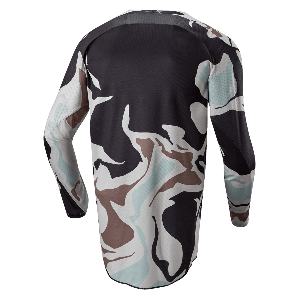 Alpinestars 2024 Racer Tactical Jersey, Iron Camo Dust Gray, Rückansicht des langärmeligen Motocross-Trikots mit Camouflage-Muster in Grau, Schwarz, Hellblau und Hellbraun, verlängerter Rückensaum für zusätzliche Abdeckung.