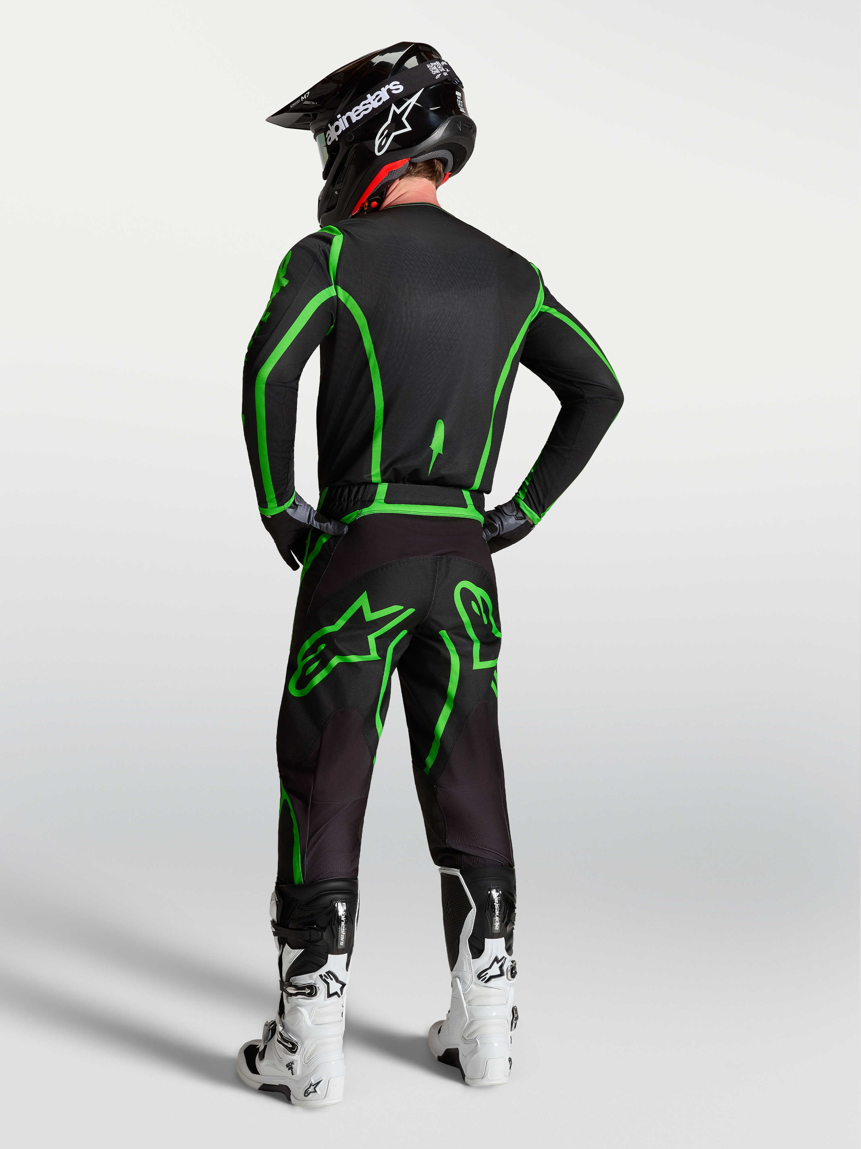 Alpinestars Fluid Apex V2 Hose, Motocross-Hose für Herren, Schwarz und Fluorgrün, ergonomische Passform in voller MX-Ausrüstung.