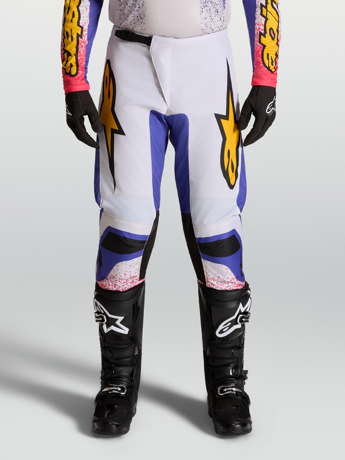 Alpinestars Fluid Drag Hose 2027, Herren-Motocross-Hose, Helllila und Blau mit goldenen Akzenten, Offroad-Rennsport.