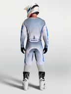 Alpinestars Racer Amber Hose und Gear Set, Herren-Motocross-Outfit in Aschgrau und UCLA-Blau, Rückansicht.