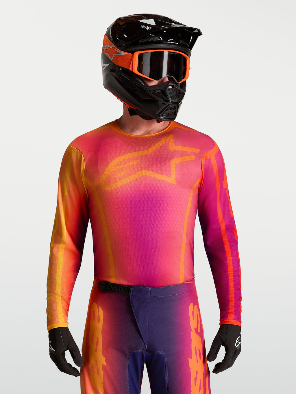 Alpinestars Fluid Kepler Trikot, lila-orangefarbenes Motocross-Oberteil, feuchtigkeitsableitend, sportliche Passform.
