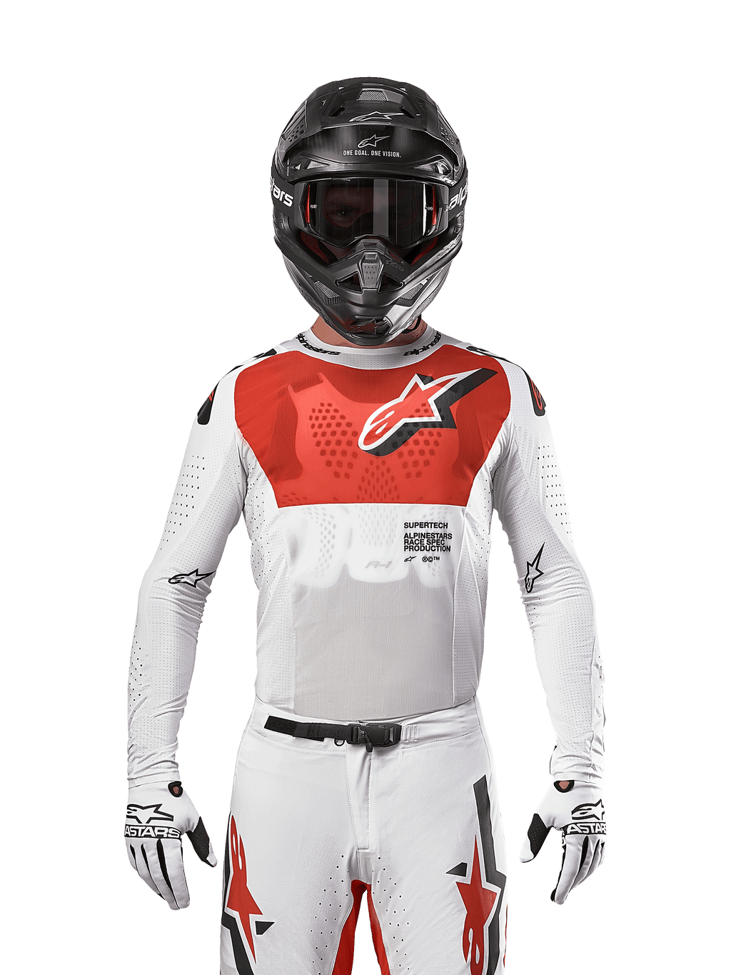 Motocross-Fahrer im Alpinestars 2024 Supertech Ward Trikot in White Hot Orange, weißes Stretch-Mesh-Trikot mit markanter roter Brustgrafik und Logo, schwarzer Helm mit dunkler Brille, weiße Handschuhe, professionelle Ausrüstung für Offroad-Performance