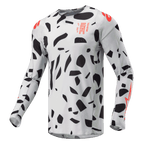 Alpinestars 2024 Techstar Rantera Trikot, Motocross-Trikot, Haze Grau Camo mit schwarzen abstrakten Formen und orangefarbenen Akzenten, langärmelig, technische Offroad-Rennausrüstung