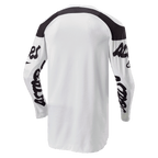 Alpinestars 2024 Racer Hana Jersey, Motocross-Trikot, Weiß und Schwarz, Rückansicht mit verlängerter Rückenpartie für bessere Abdeckung, schwarze Einsätze an den Schultern und schwarze Schriftzug-Logos auf den Ärmeln, strapazierfähiges feuchtigkeitsableitendes Material für Offroad-Performance