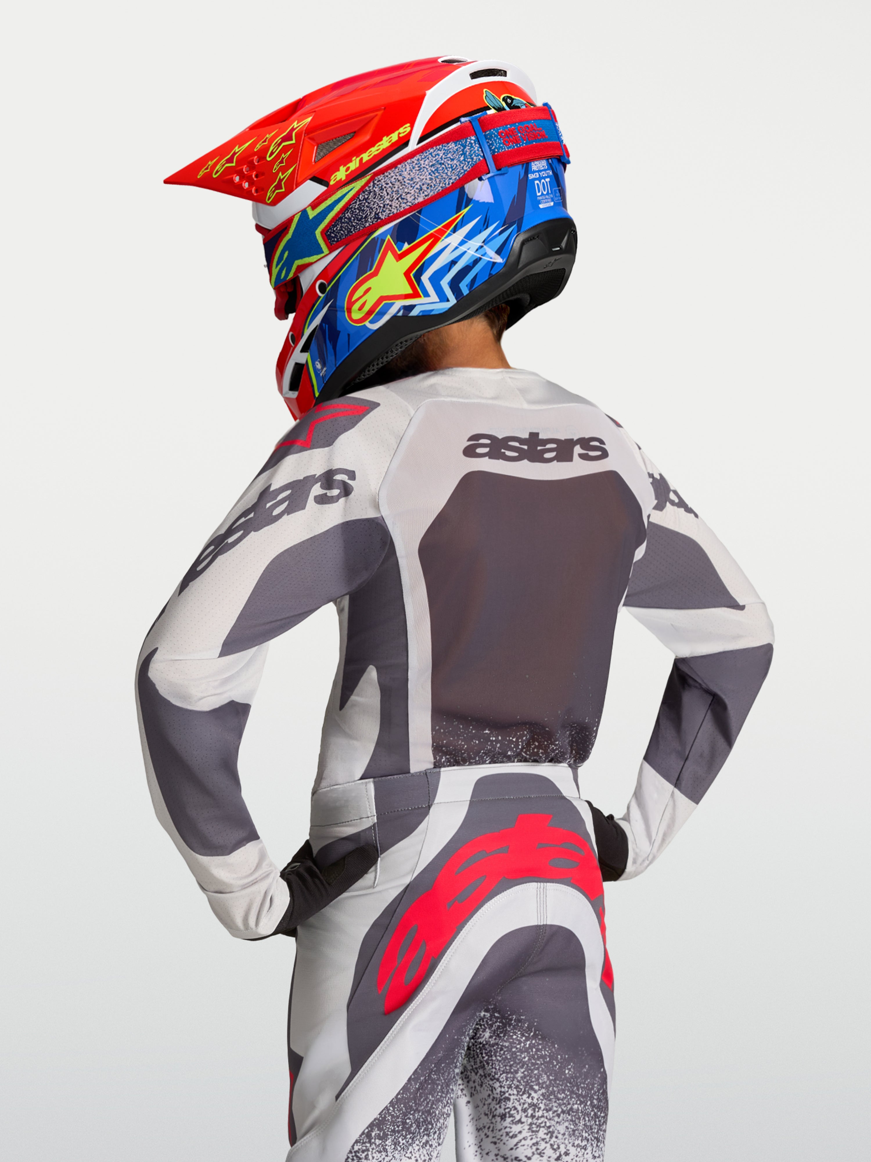 Alpinestars Supertech Jugend-Trikot Swan 2027, Motocross-Trikot, Grau und Lila, atmungsaktives Mesh, Rückansicht am Fahrer.