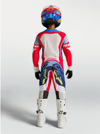 Alpinestars Supertech Dyna Jugend-Trikot und Gear-Set in Rot und Navyblau, Motocross-Rennausrüstung, Rückansicht.