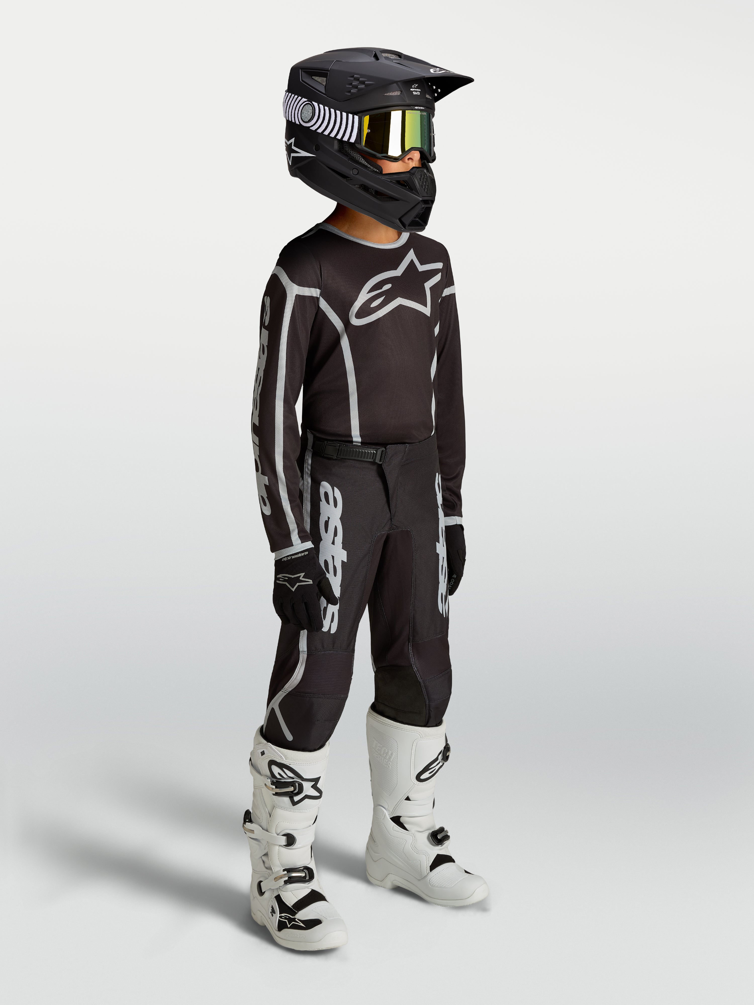 Alpinestars Fluid Apex V2 Jugend-Trikot und Ausrüstungsset, Kinder-Motocross-Outfit, Schwarz und Silber, atmungsaktives Gewebe.