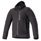 Alpinestars Neo Waterproof Hoodie, Schwarz, urbane Motorradjacke, glattes wasserabweisendes Material, durchgehender Frontreißverschluss, vertikale Brusttasche mit Reißverschluss, angebrachte Kapuze mit Kordelzug, reflektierende Akzente an den Ärmeln, verstellbare Klettverschlussbündchen, technischer Pendler-Stil