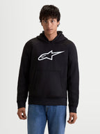 Alpinestars Ageless Kapuzenpullover, urbaner Herren-Motorradhoodie in Schwarz mit weißem Logo auf der Brust, Kängurutasche auf der Vorderseite und lässiger Textilkonstruktion, Vorderansicht an einem Model