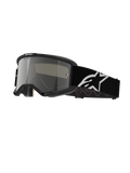 Alpinestars Vision 5 Corp Goggles, Motocross-Brille, schwarzer Rahmen mit silber verspiegelten Gläsern, breites verstellbares schwarzes Band mit großem weißen Alpinestars Stern-Logo, gepolsterter Gesichtsschaum, One Goal One Vision Branding
