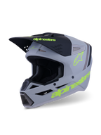 Alpinestars S-M3 Radium Helm, Motocross- und Enduro-Helm, Grau, Schwarz und Neongelb Fluo Matt, Dreiviertelansicht mit aggressivem Schalendesign, Belüftungsöffnungen und markanten gelben Logos