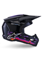 Alpinestars S-M3 Force OCD Helm, Motocross-Helm, Schwarz glänzend mit leuchtenden violetten, pinken und orangefarbenen Grafikmustern, Seitenprofil-Ansicht, silbernes Alpinestars-Logo und SM3-Branding, entwickelt für Offroad-Performance