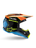 Alpinestars S-M3 Youth Fray Helm, Motocross-Helm, Schwarz mit orangefarbenen, blauen und neongelben Akzenten, Seitenprofilansicht zeigt aerodynamisches Design, Belüftungsöffnungen und markantes Visier, glänzendes Finish mit auffälligem gelbem Branding.