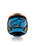 Alpinestars S-M3 Youth Fray Helm, Motocross-Helm, Schwarz mit orangen und leuchtgelben Akzenten und einer großen blauen Grafik auf der Rückseite, Rückansicht mit Belüftungsöffnungen und ECE 22.06-Zertifizierungsetikett, entwickelt für Offroad-Performance von Jugendlichen.